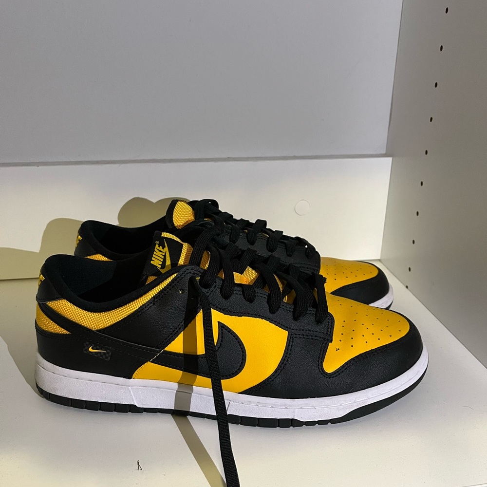 WORN ONCE SIZE 11 BLACK AND YELLOW NIKE DUNKS